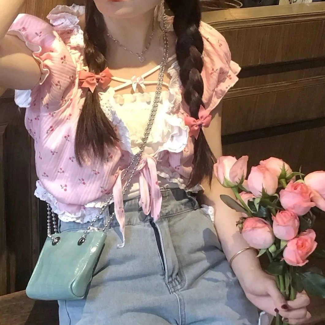 穿条纹衣的男孩